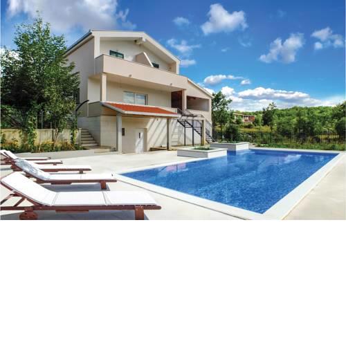 Three-Bedroom Holiday Home in Zagvozd