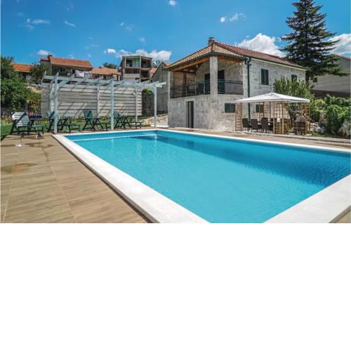 Three-Bedroom Holiday Home in Zagvozd
