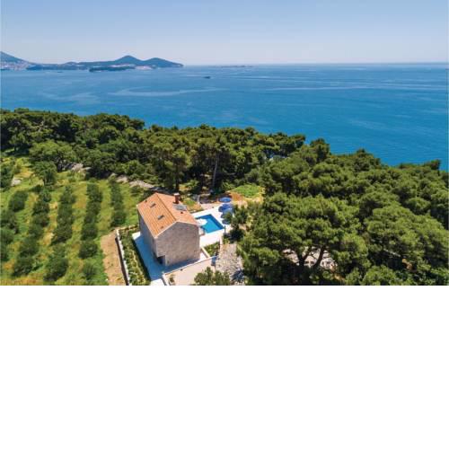 Three-Bedroom Holiday Home in Zaton Veliki