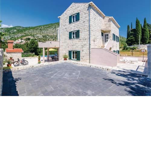Three-Bedroom Holiday Home in Zaton