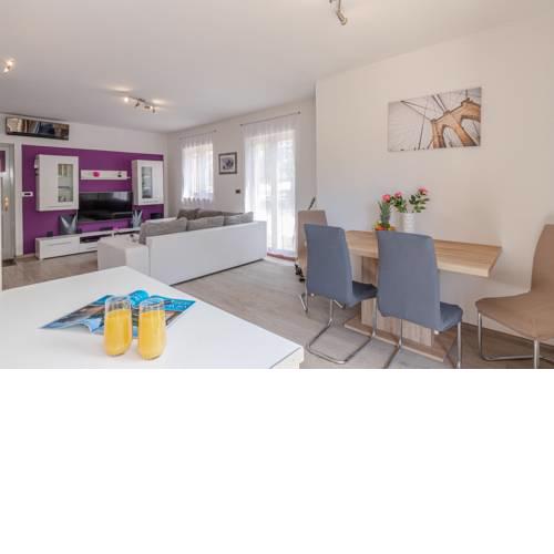 Three-Bedroom Holiday home Maj
