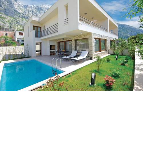 Three-Bedroom Holiday home Makarska with Sea view 07