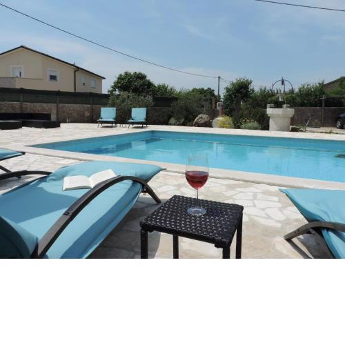 Three Bedroom Stone Villa Lusa with a Pool