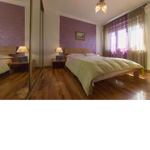 Tifani Apartment