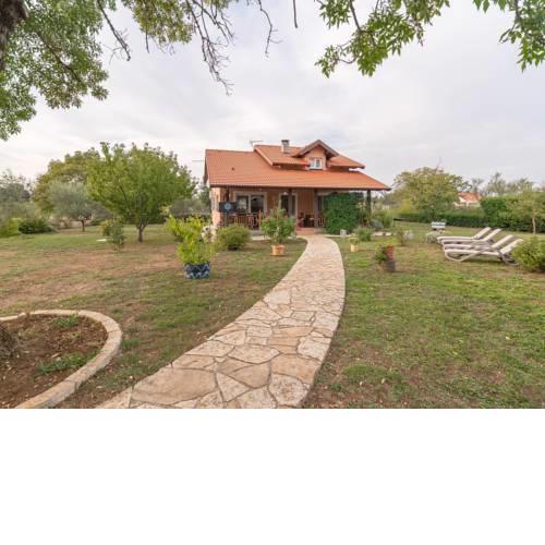 Quaint Holiday Home in Brisevo with Garden