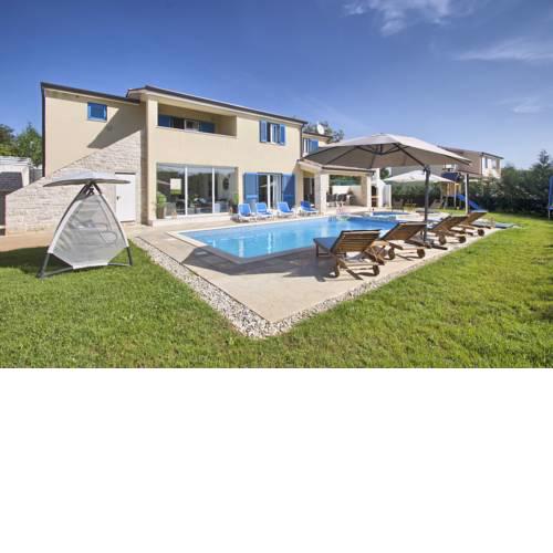 Tomisici Villa Sleeps 12 Pool Air Con WiFi