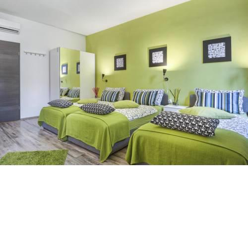 Top Center Rooms & Studio
