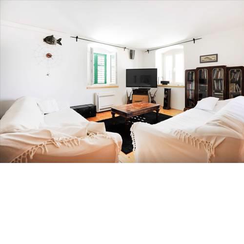 Torriano Holiday Home