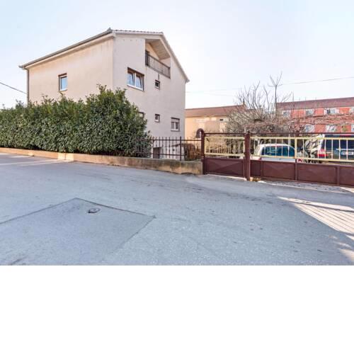 Traditional Apartment in Zadar with Garden