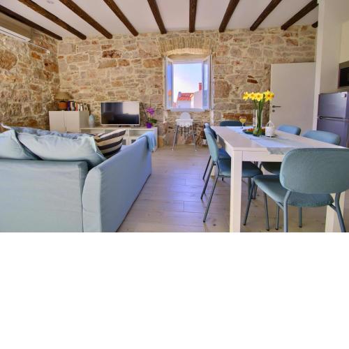 Traditional, Dalmatian stone house, modernly furnished, in the center of Preko