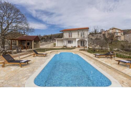 Villa Podrugovi Dvori with pool