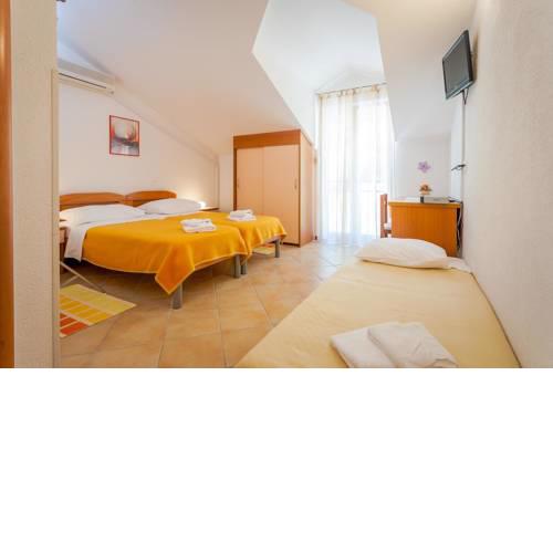 Triple Room Brela 13118b