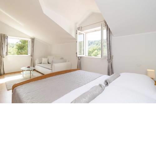 Triple Room Saplunara 401l