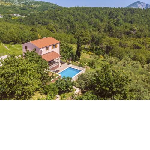 Tugare Villa Sleeps 6 with Pool Air Con and WiFi