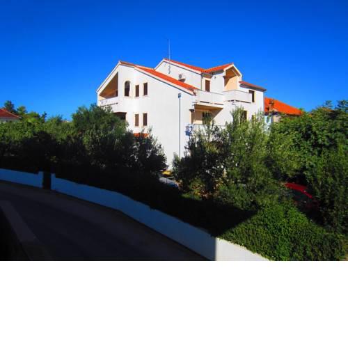 Turanj Apartment Sleeps 5