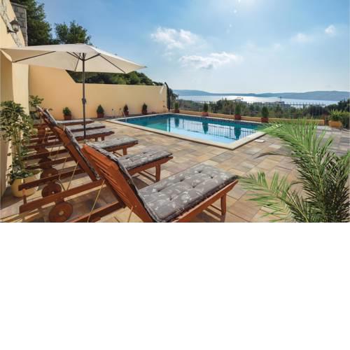 Twelve-Bedroom Holiday Home in Seget Donji