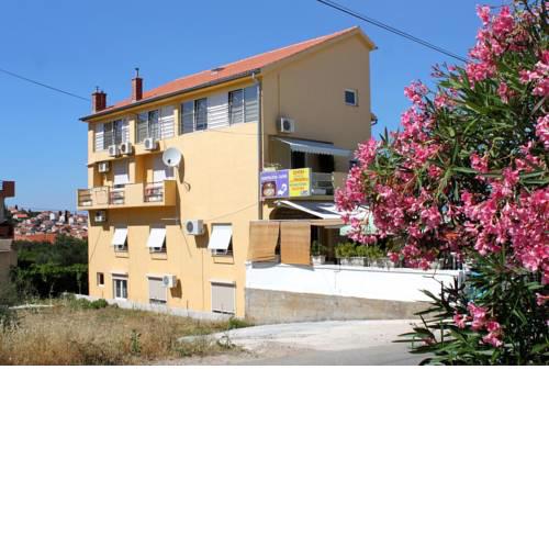 Twin Room Preko 8180b