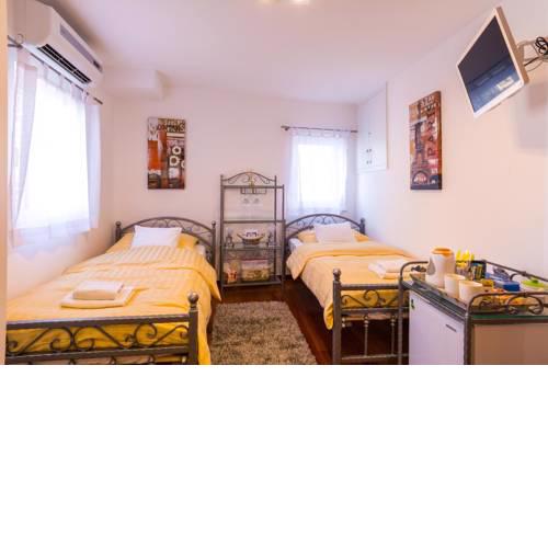 Twin Room Split 16550b