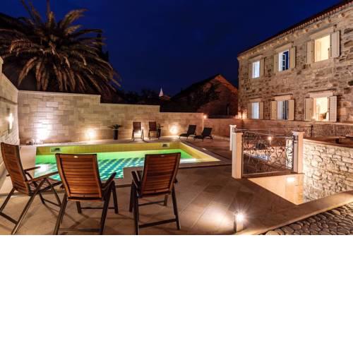 Twin Room Sumartin 13483e