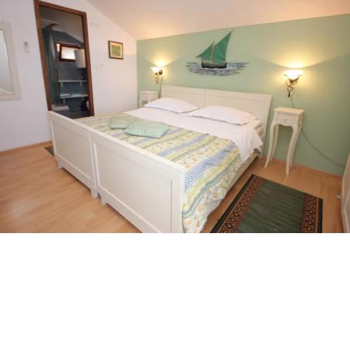 Twin Room Vis 2452b