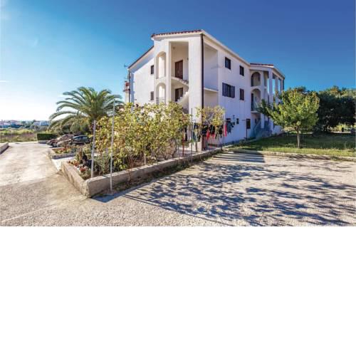 Two-Bedroom Apartment in Banjol