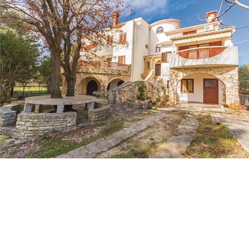 Two-Bedroom Apartment in Banjole
