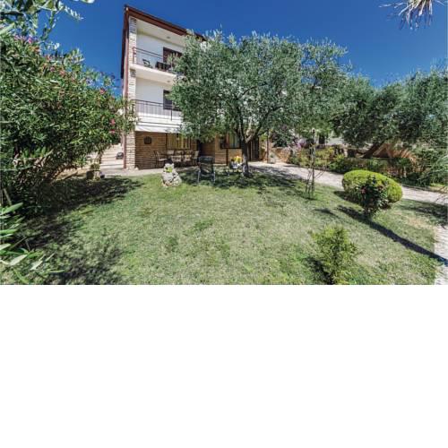 Two-Bedroom Apartment in Banjole