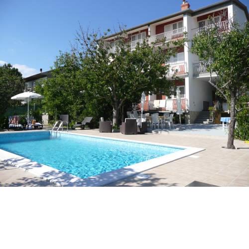 Two-Bedroom Apartment in Barbat III