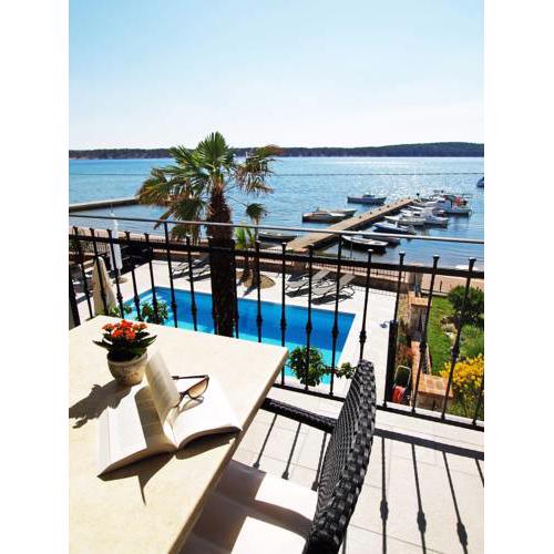 Two-Bedroom Apartment in Barbat IX