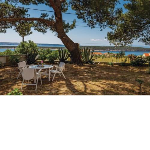 Two-Bedroom Apartment in Barbat