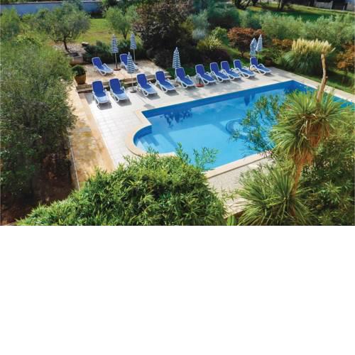 Two-Bedroom Apartment in Basanija