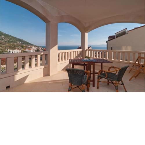 Two-Bedroom Apartment in Bol