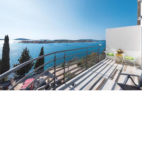 Two-Bedroom Apartment in Brodarica