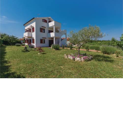 Two-Bedroom Apartment in Dracevac