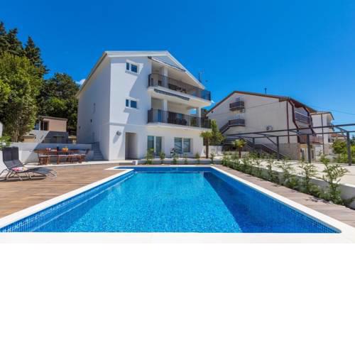 Two-Bedroom Apartment in Dramalj XV