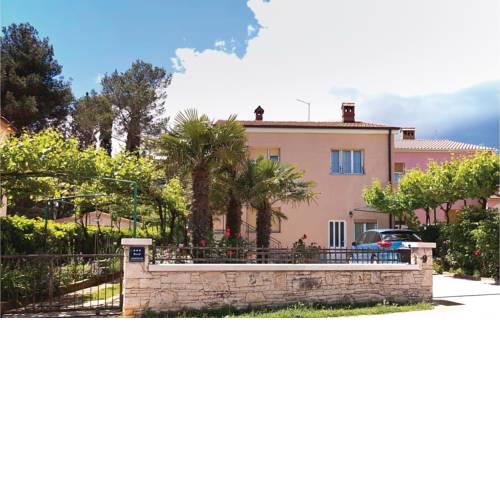 Two-Bedroom Apartment in Fazana