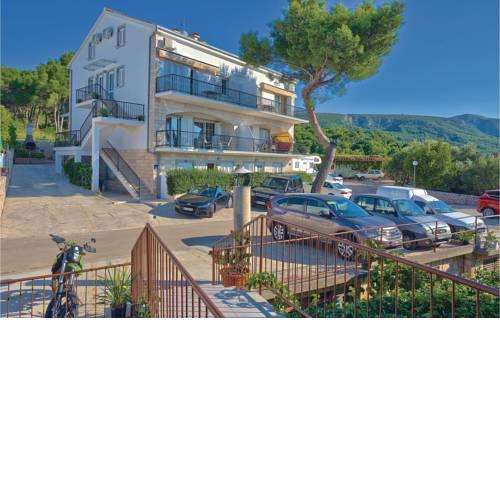Two-Bedroom Apartment in Jelsa