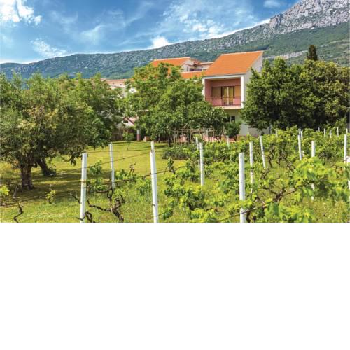 Two-Bedroom Apartment in Kastel Gomilica