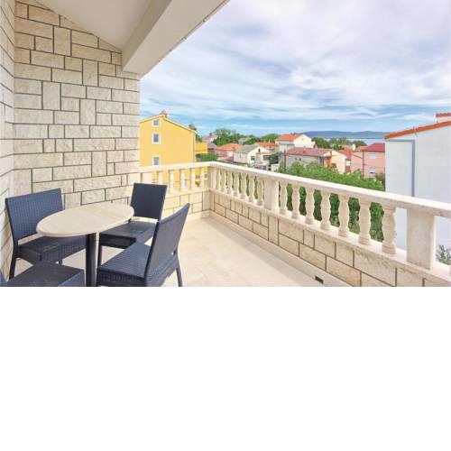 Two-Bedroom Apartment in Kastel Kambelovac