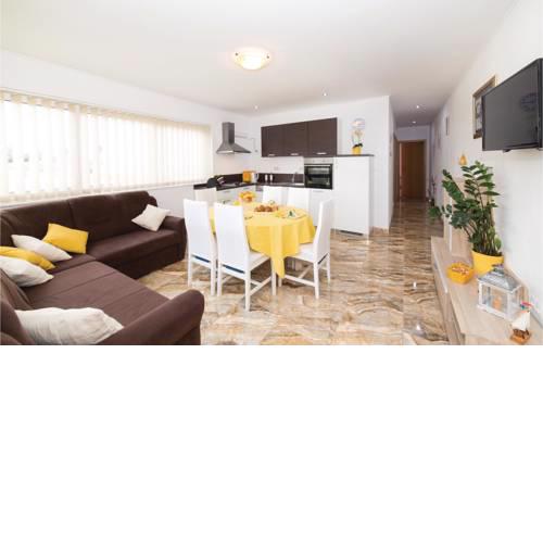 Two-Bedroom Apartment in Kastel Kambelovac