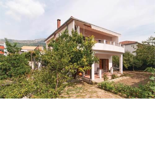 Two-Bedroom Apartment in Kastel Kambelovac