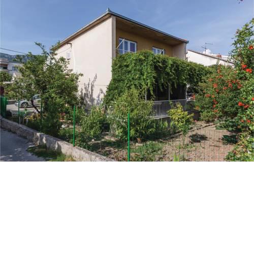 Two-Bedroom Apartment in Kastel Luksic