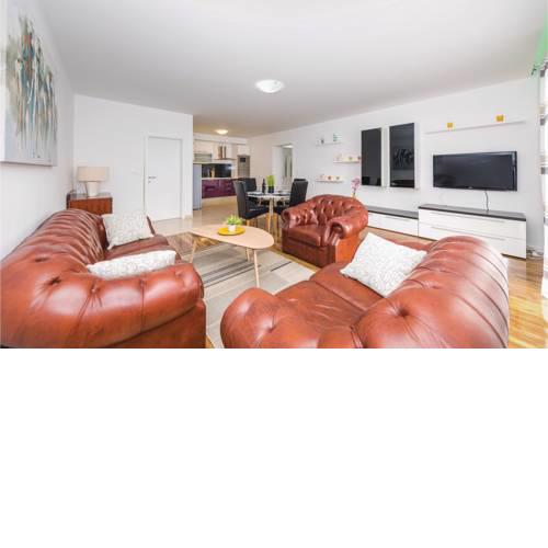 Two-Bedroom Apartment in Kastel Stari