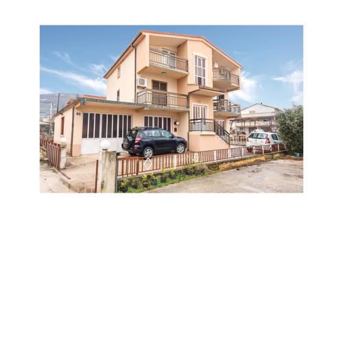 Two-Bedroom Apartment in Kastel Stari