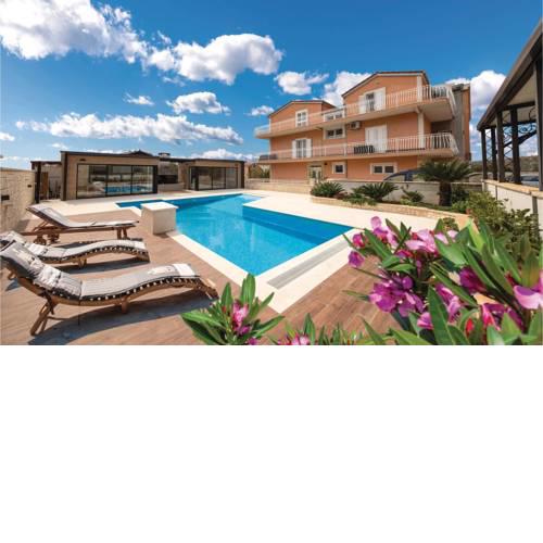 Two-Bedroom Apartment in Kastel Stari