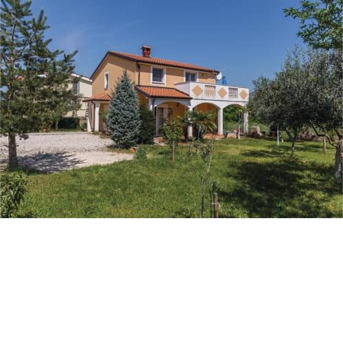 Two-Bedroom Apartment in Kastel