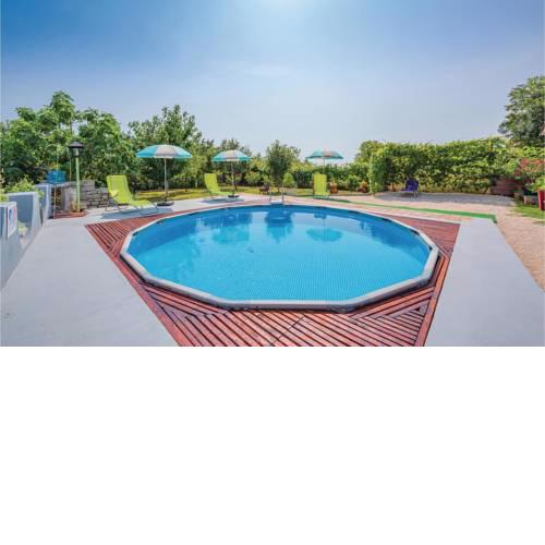 Two-Bedroom Apartment in Kastelir