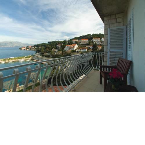 Two-Bedroom Apartment in Korcula
