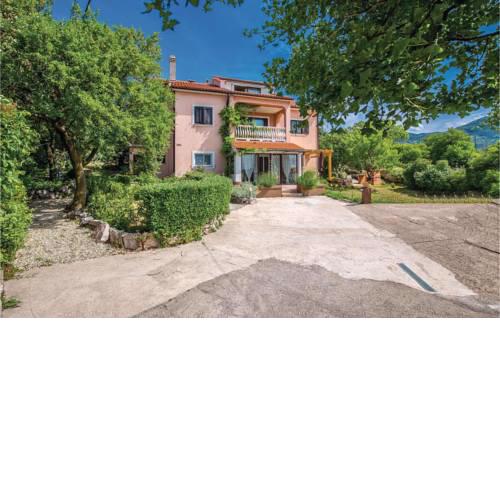 Two-Bedroom Apartment in Krasica
