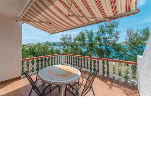 Two-Bedroom Apartment in Kustici